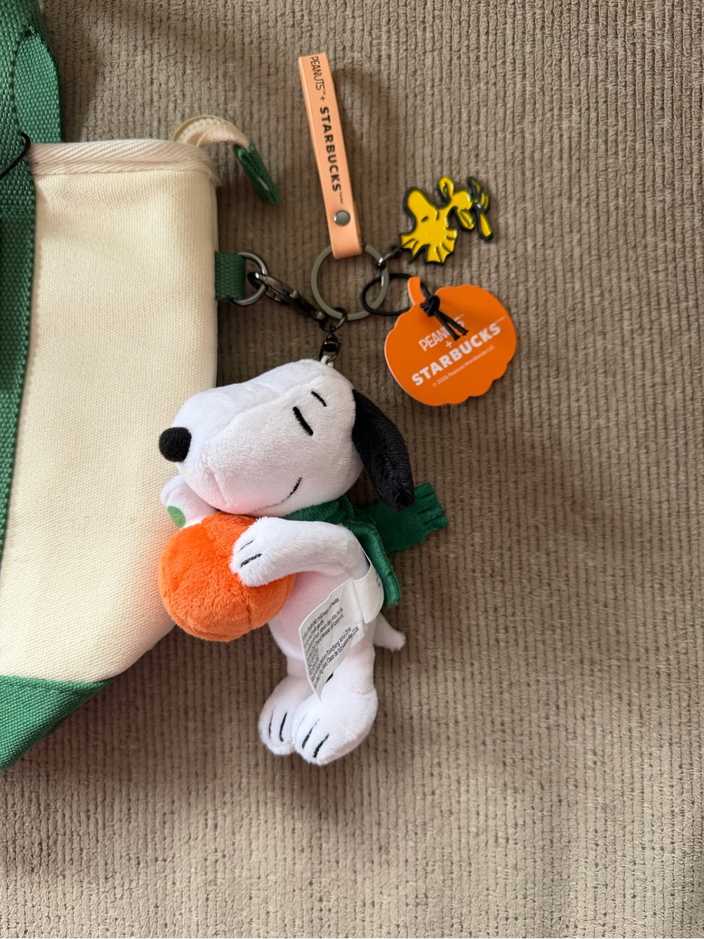 Starbucks x Peanuts Snoopy Tote Bag and Bag Charm Fall 2026 Limited Edition Bag - Picture 3 of 6